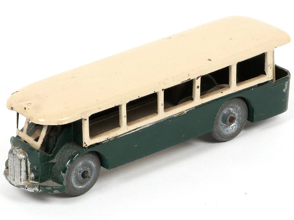 Lot 282 - DINKY TOYS (FRANCE) (1)