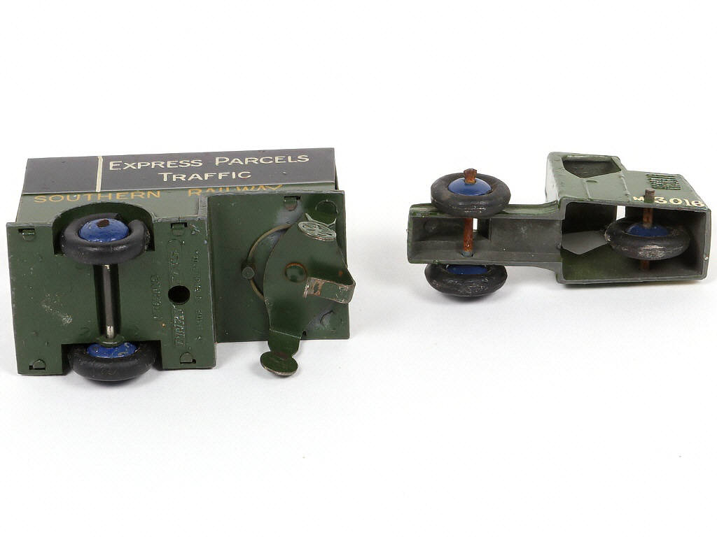 Lot 198 - DINKY TOYS (GB) (1)