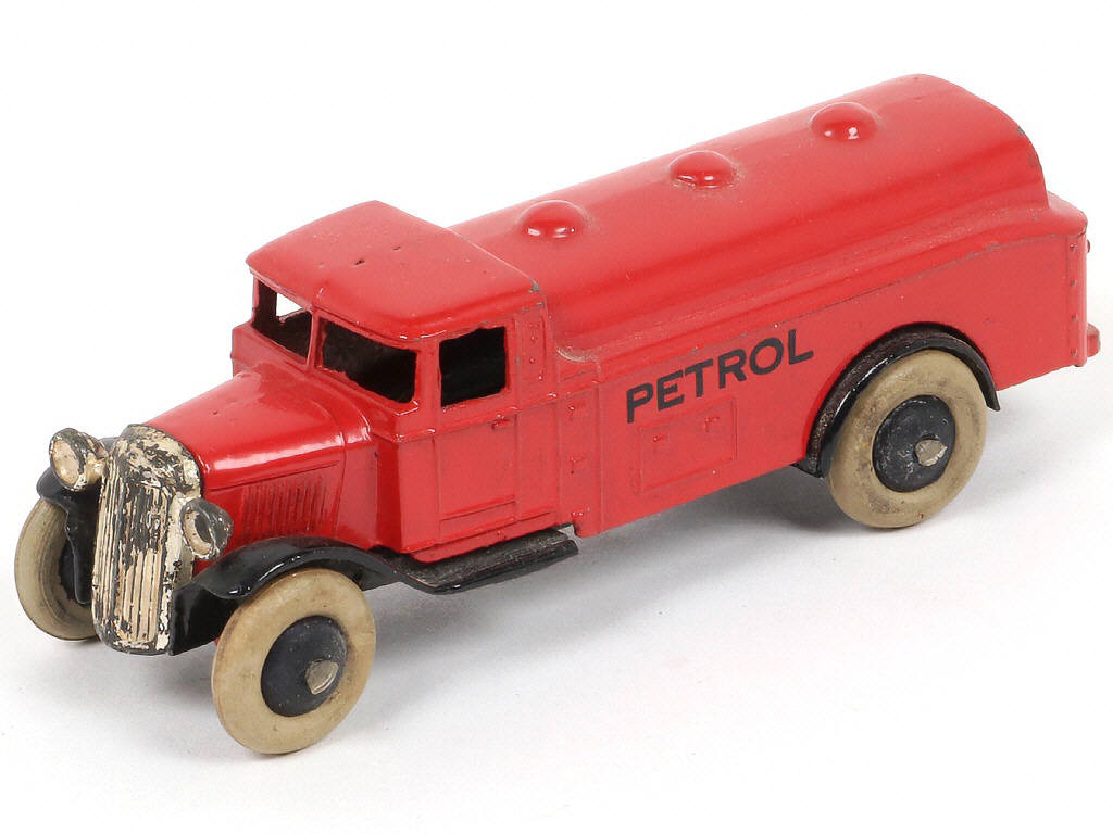 Lot 196 - DINKY TOYS (GB) (1)