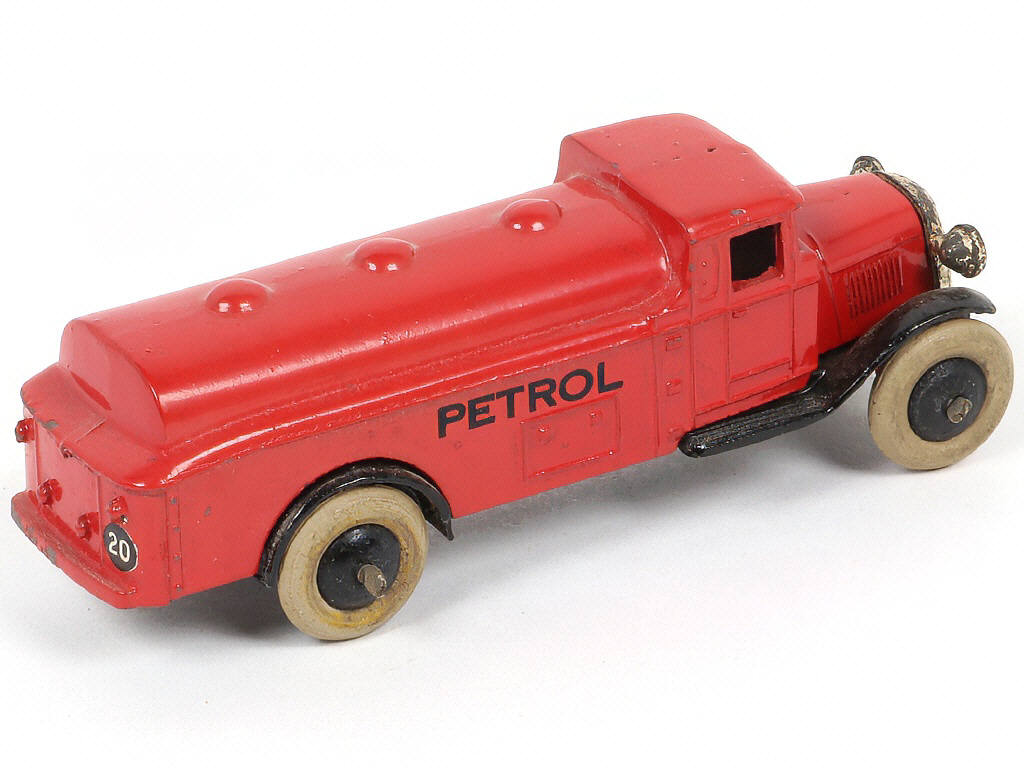 Lot 196 - DINKY TOYS (GB) (1)