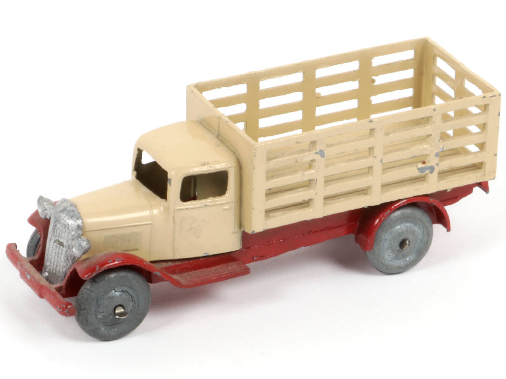 Lot 241 - DINKY TOYS (FRANCE) (1)