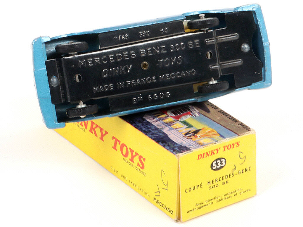 Lot 248 - DINKY TOYS (FRANCE) (1)