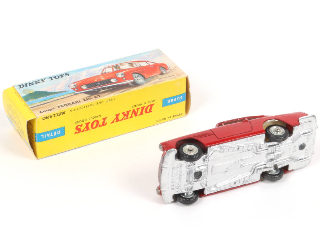 Lot 246 - DINKY TOYS (FRANCE) (1)