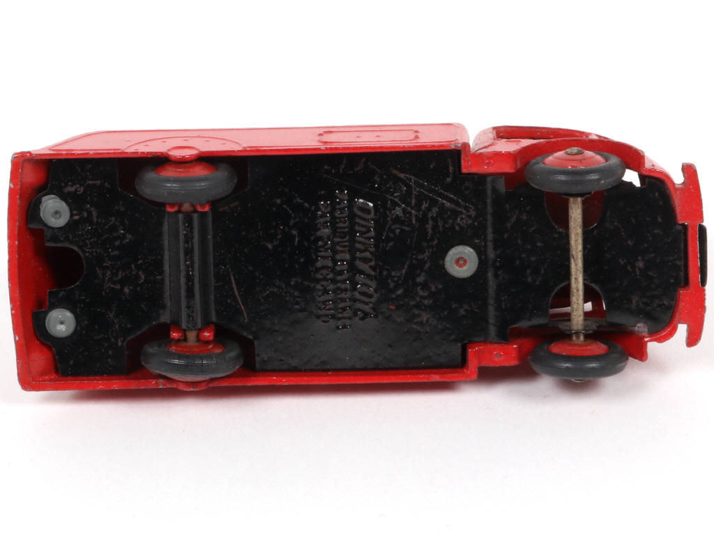 Lot 239 - DINKY TOYS (FRANCE) (1)