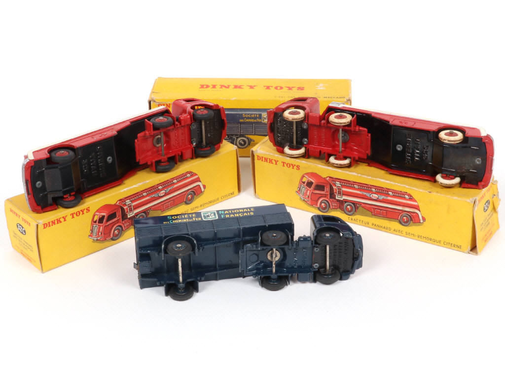 Lot 266 - DINKY TOYS (FRANCE) (3)