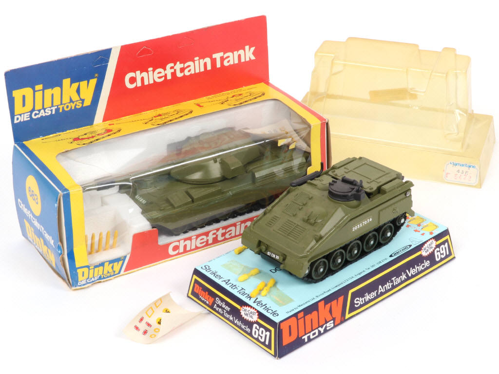 Lot 197 - DINKY TOYS (GB) (2)