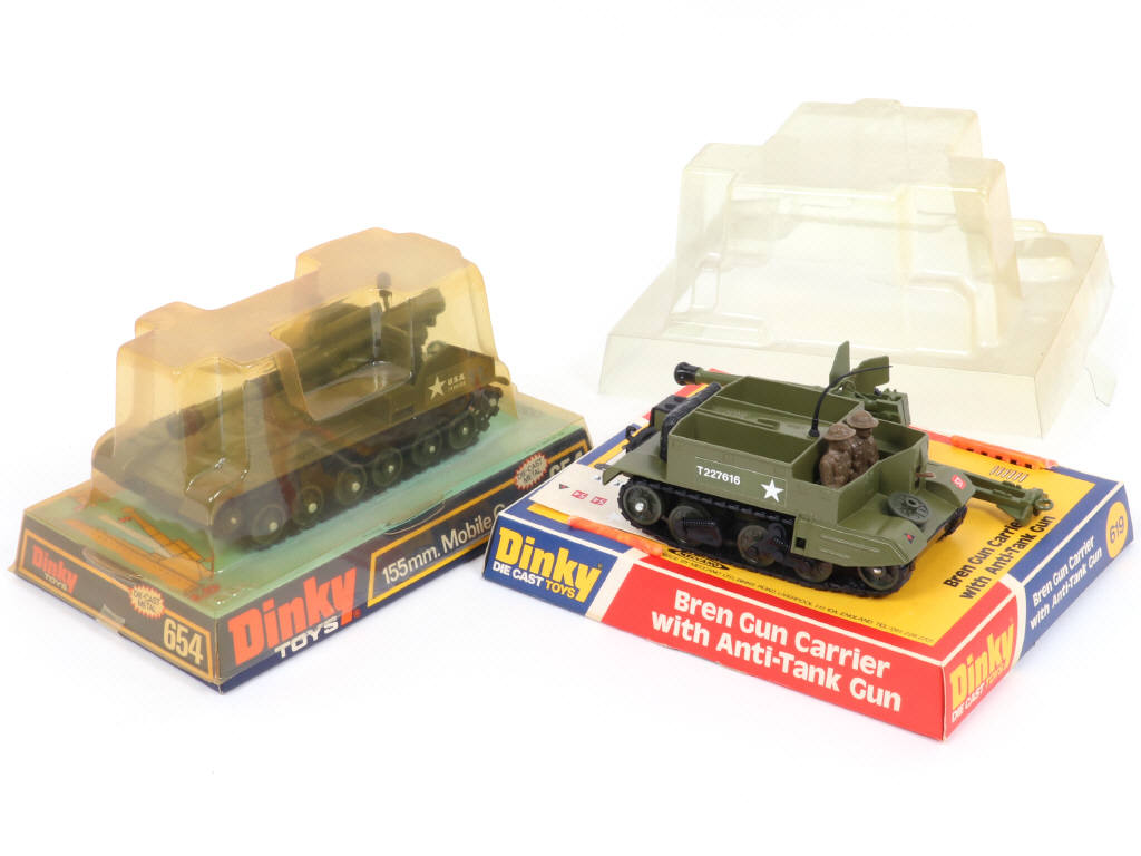 Lot 204 - DINKY TOYS (GB) (3)