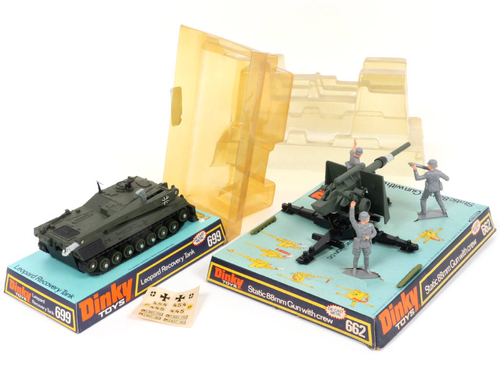 Lot 198 - DINKY TOYS (GB) (2)