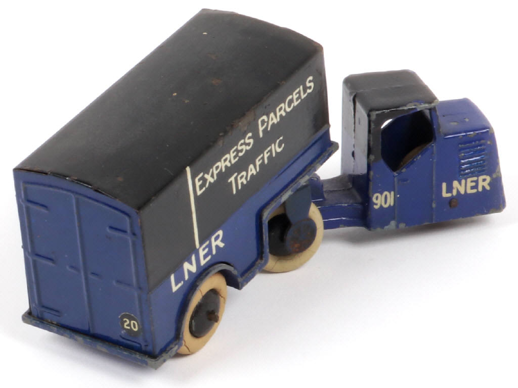 Lot 183 - DINKY TOYS (GB) (1)