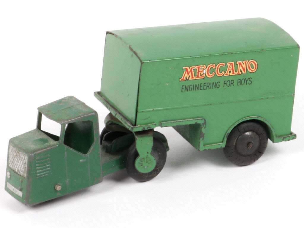 Lot 180 - DINKY TOYS (GB) (1)