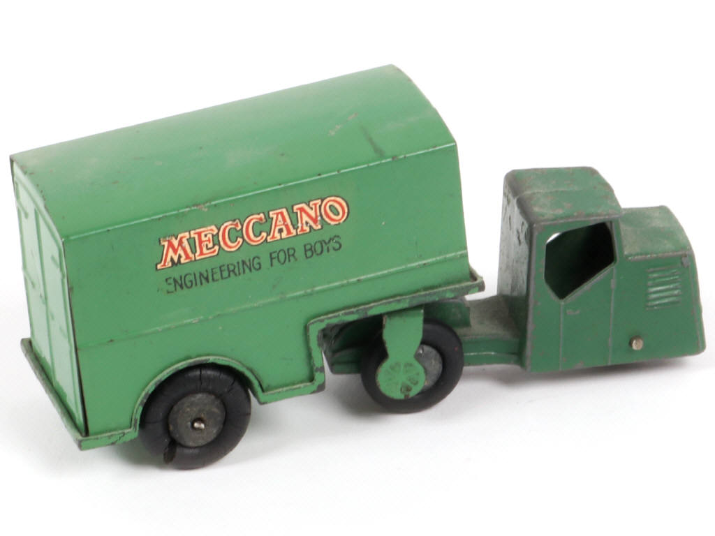 Lot 180 - DINKY TOYS (GB) (1)