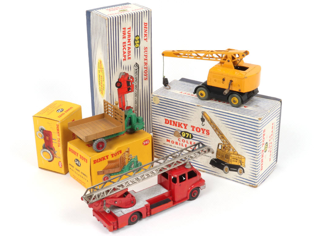 Lot 203 - DINKY TOYS (GB) (3)