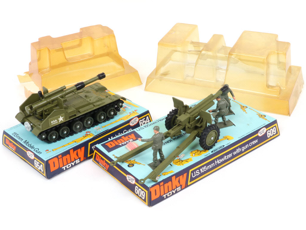 Lot 195 - DINKY TOYS (GB) (2)