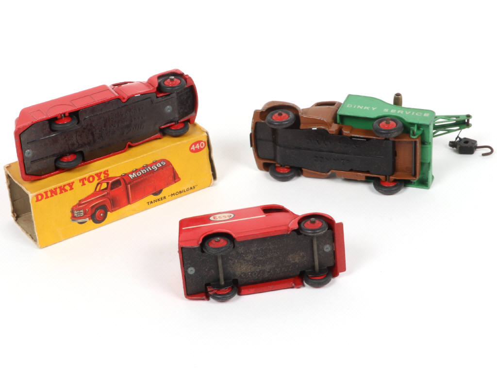 Lot 208 - DINKY TOYS (GB) (3)