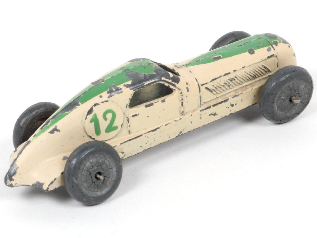Lot 226 - DINKY TOYS (FRANCE) (1)
