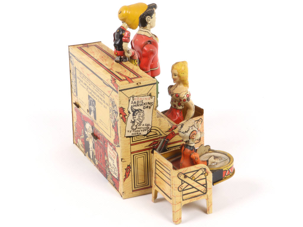 Lot 18 - UNIQUE ART MANUFACTURING CO (USA) (1)