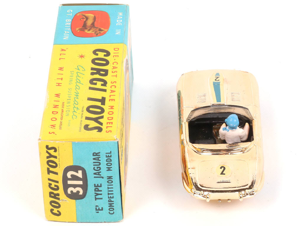 Lot 261 - CORGI TOYS (GB) (1)