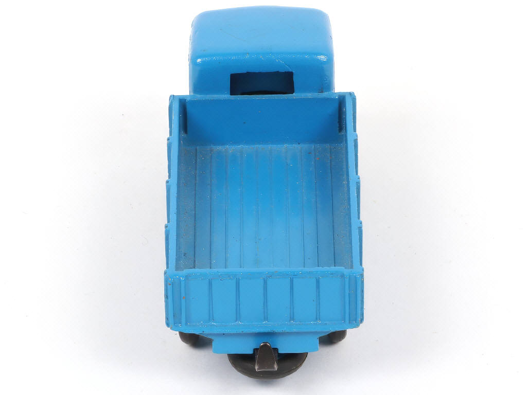 Lot 409 - DINKY TOYS (FRANCE) (1)