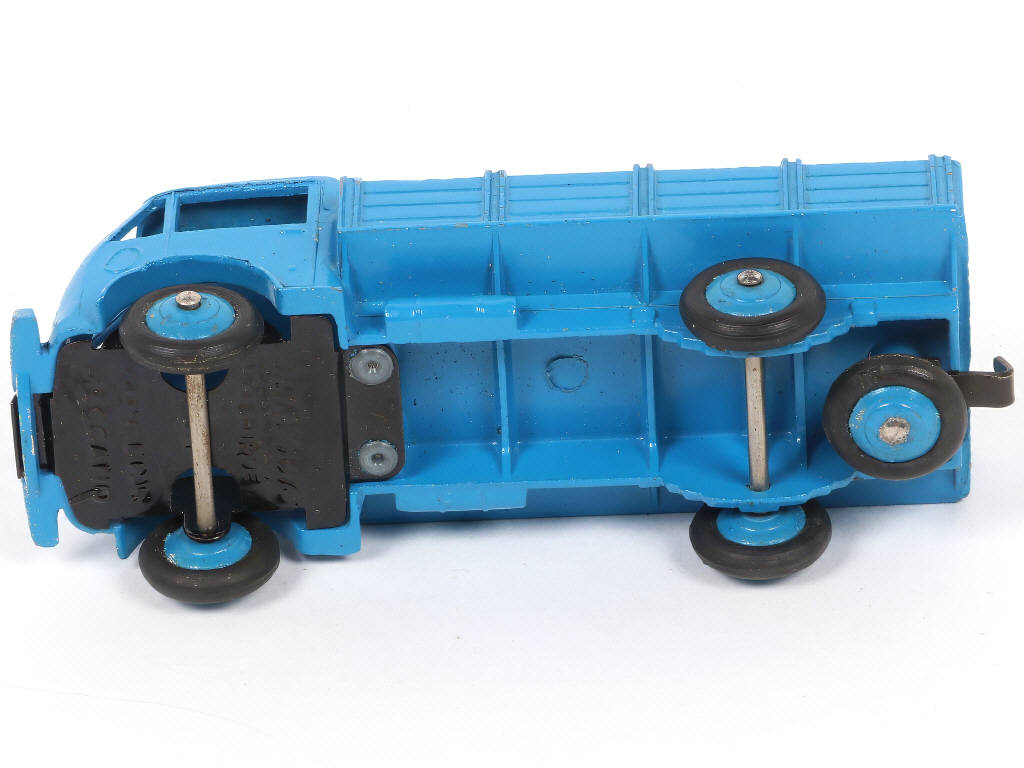 Lot 409 - DINKY TOYS (FRANCE) (1)