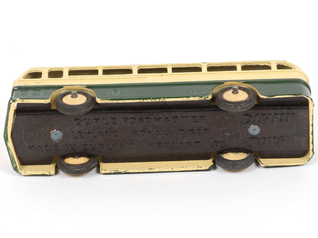 Lot 503 - DINKY TOYS (GB) (1)