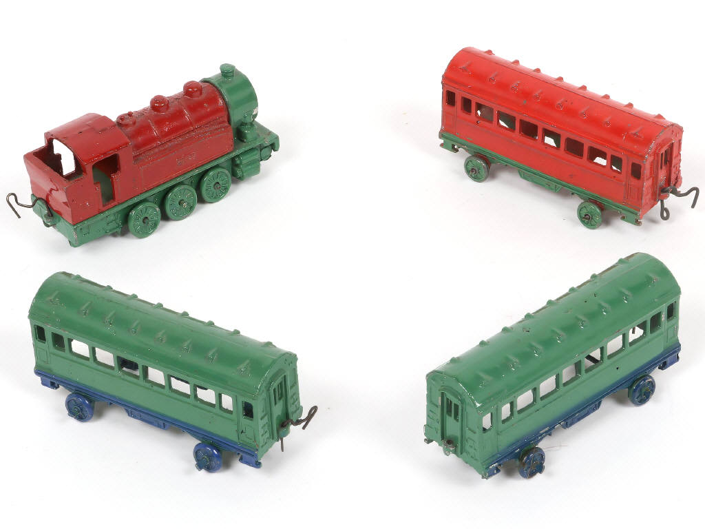 Lot 393 - DINKY TOYS (FRANCE) (1)