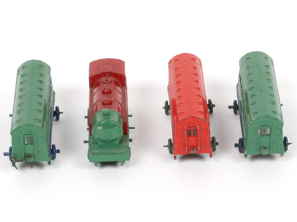 Lot 393 - DINKY TOYS (FRANCE) (1)