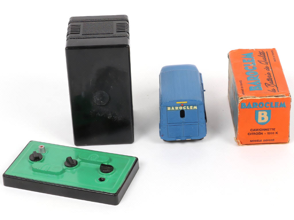 Lot 441 - DINKY TOYS (FRANCE) (1)