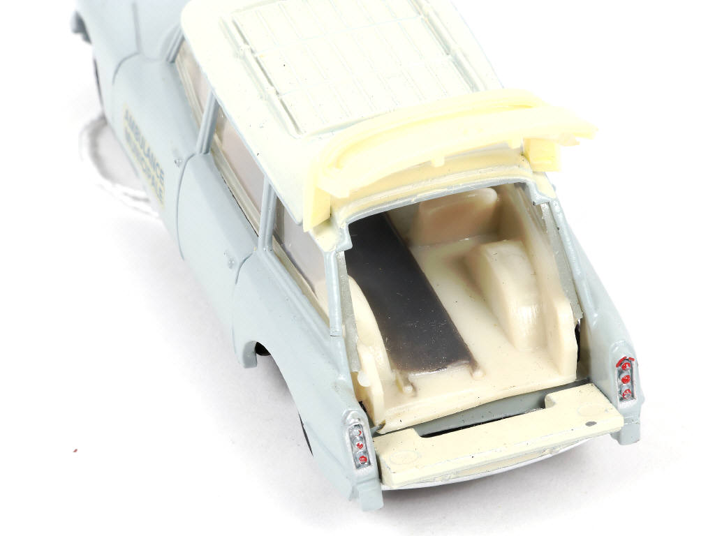 Lot 433 - DINKY TOYS (FRANCE) (1)