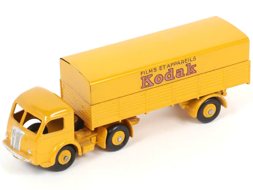 Lot 422 - DINKY TOYS (FRANCE) (1)