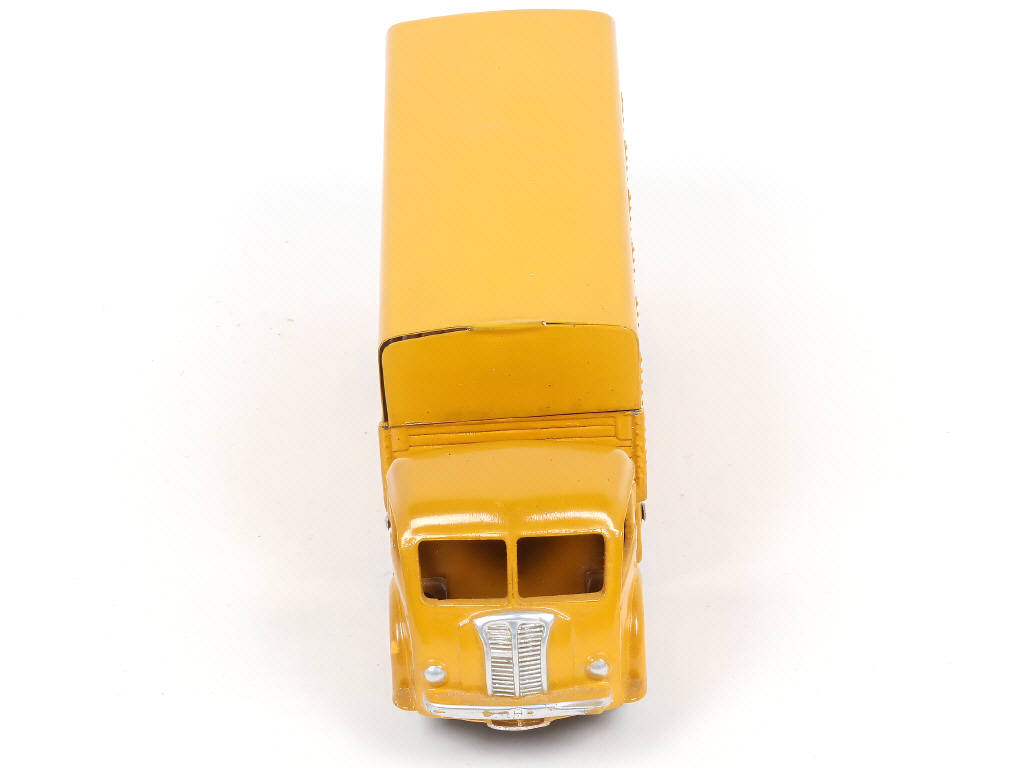 Lot 422 - DINKY TOYS (FRANCE) (1)