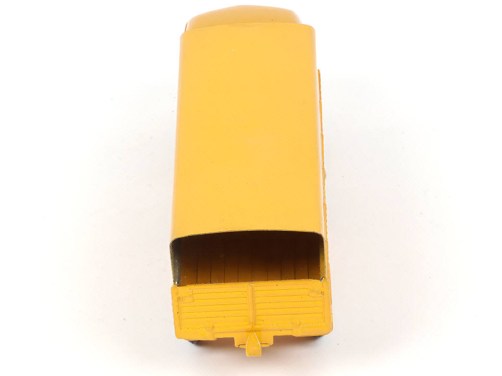 Lot 422 - DINKY TOYS (FRANCE) (1)