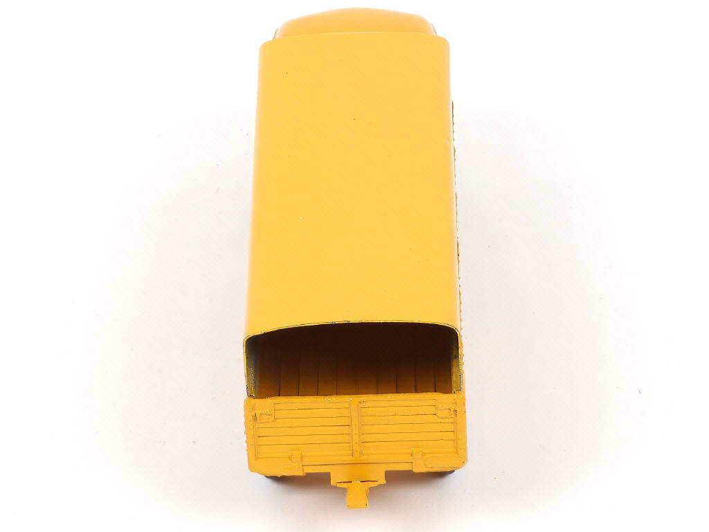 Lot 421 - DINKY TOYS (FRANCE) (1)