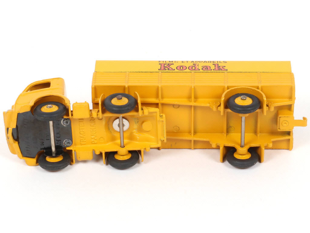 Lot 421 - DINKY TOYS (FRANCE) (1)