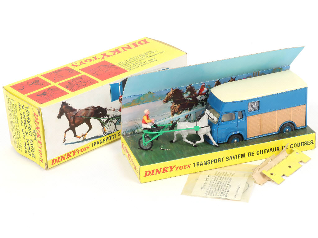 Lot 446 - DINKY TOYS (FRANCE) (1)