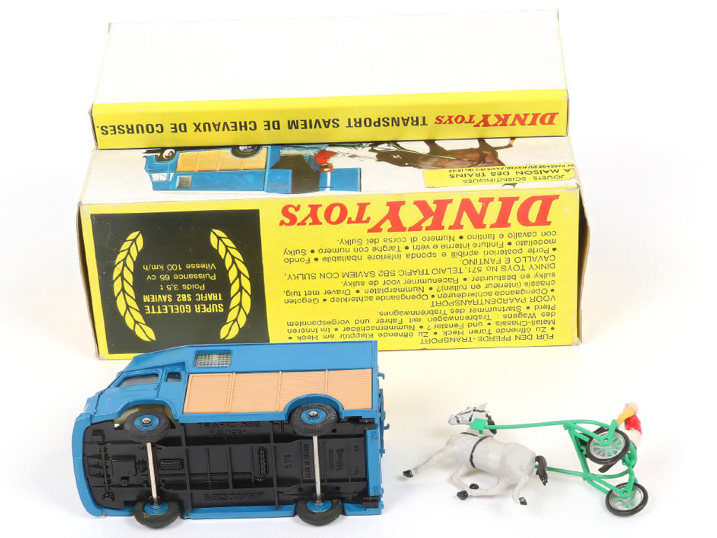 Lot 446 - DINKY TOYS (FRANCE) (1)