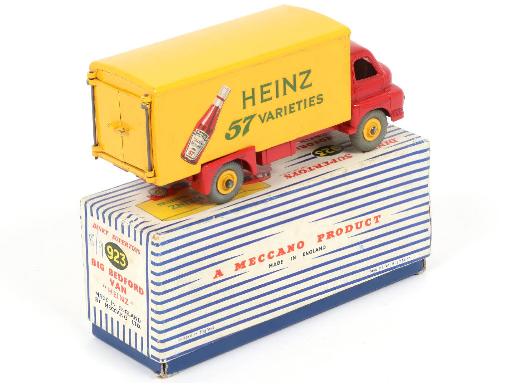 Lot 535 - DINKY TOYS (GB) (1)