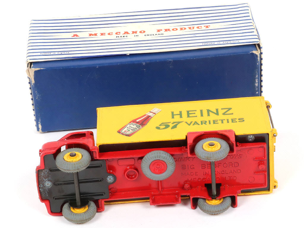 Lot 535 - DINKY TOYS (GB) (1)