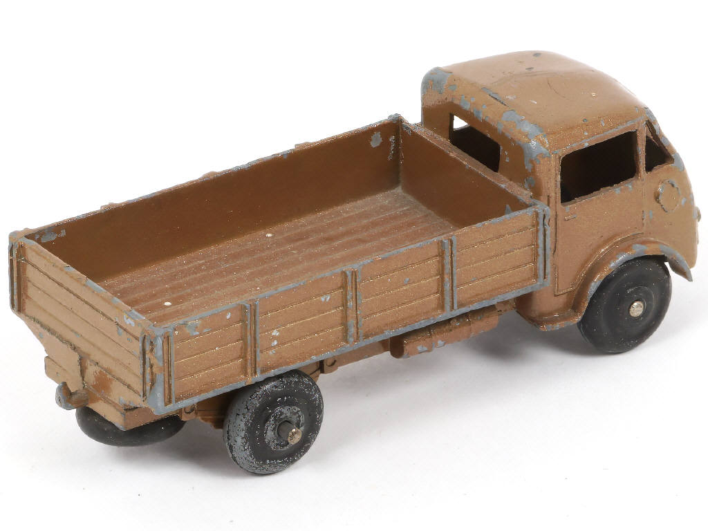 Lot 410 - DINKY TOYS (FRANCE) (1)