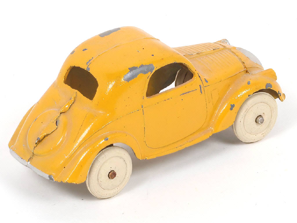 Lot 398 - DINKY TOYS (FRANCE) (1)