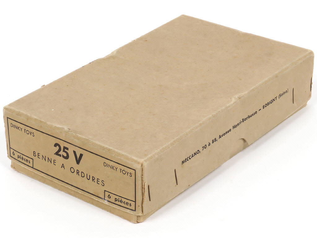 Lot 423 - DINKY TOYS (FRANCE) (1)