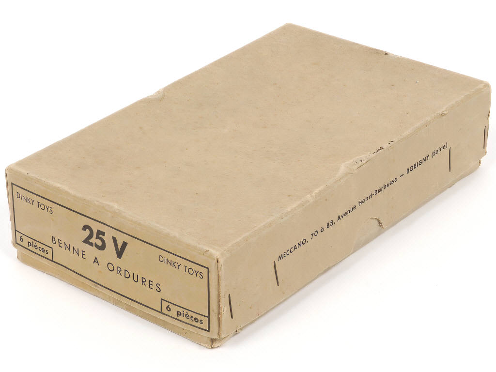 Lot 423 - DINKY TOYS (FRANCE) (1)