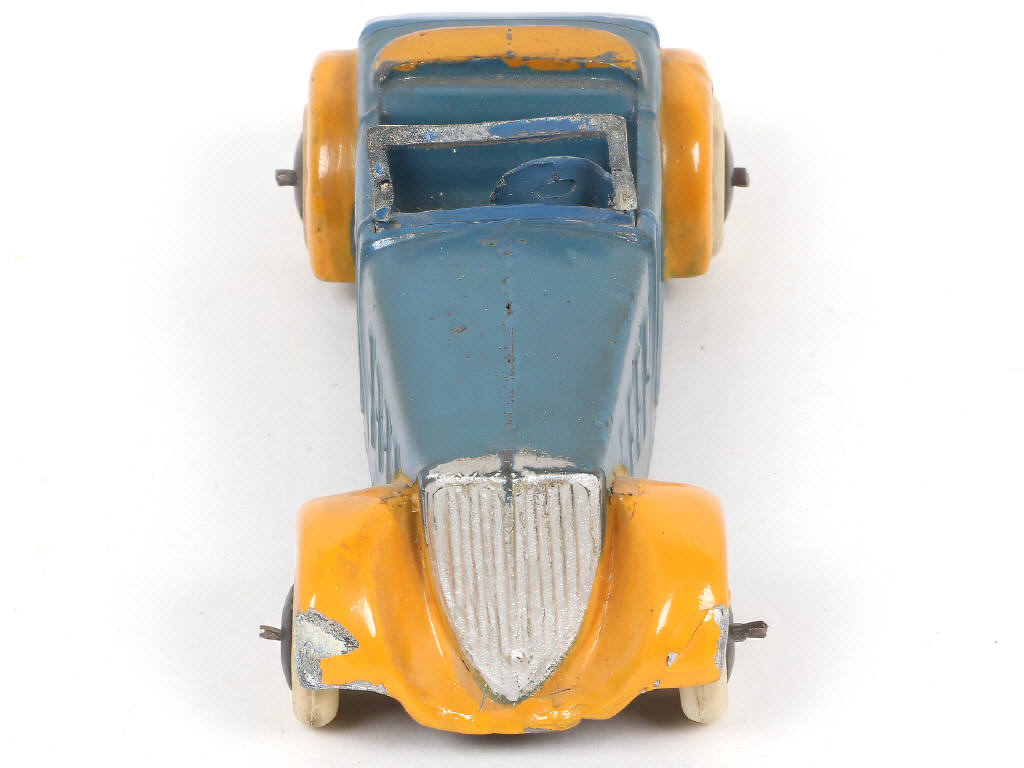 Lot 397 - DINKY TOYS (FRANCE) (1)