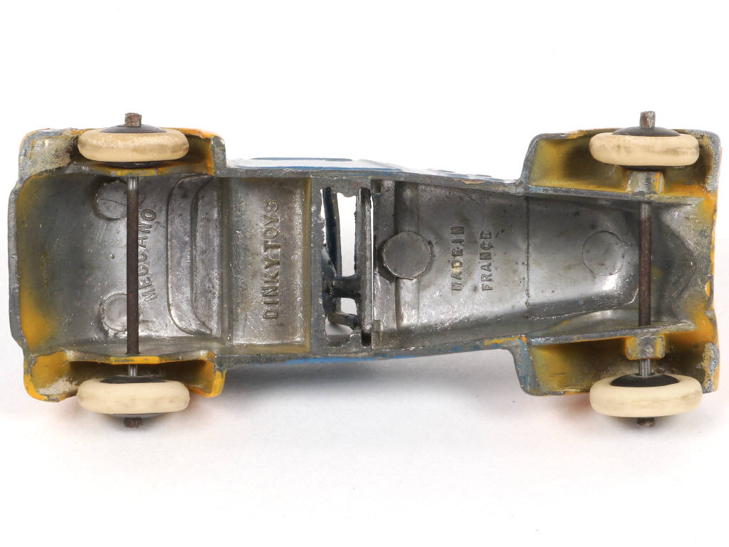 Lot 397 - DINKY TOYS (FRANCE) (1)