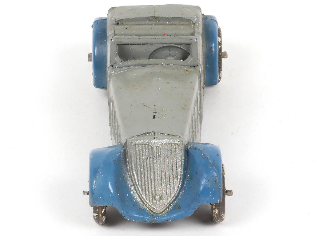 Lot 396 - DINKY TOYS (FRANCE) (1)