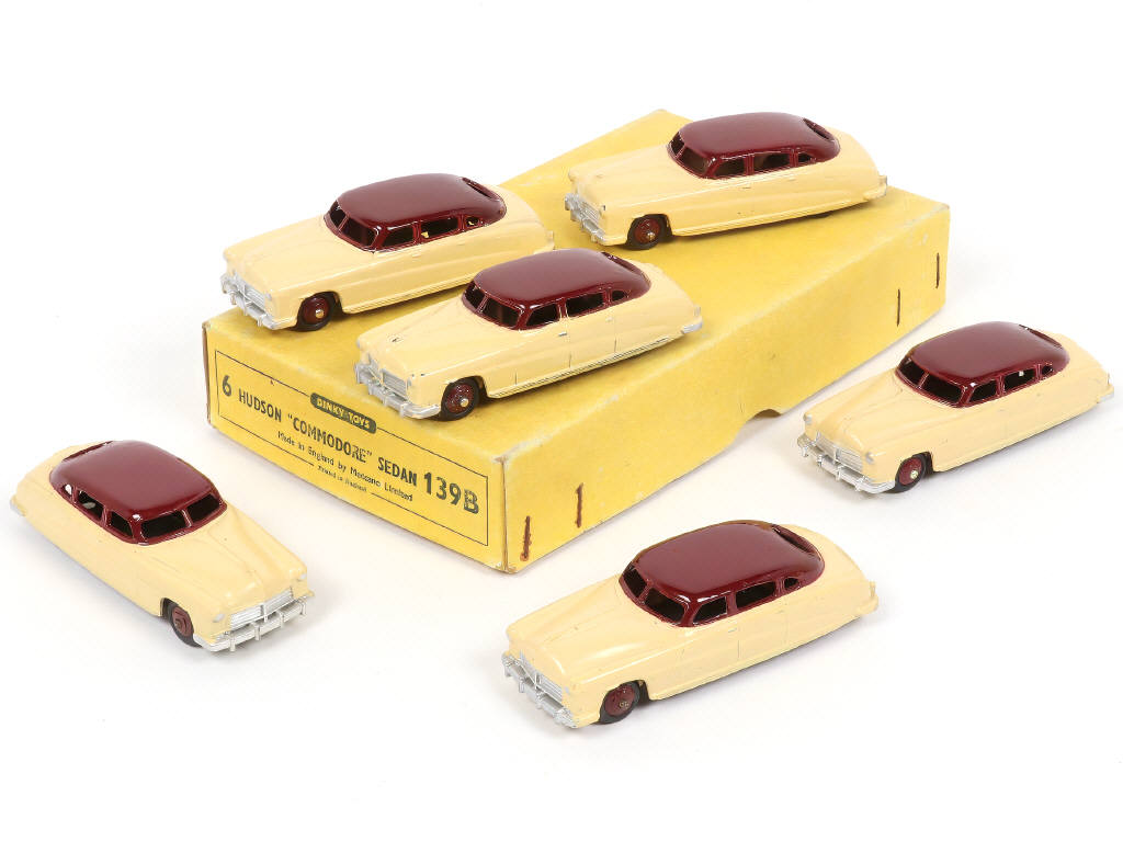 Lot 479 - DINKY TOYS (GB) (1)