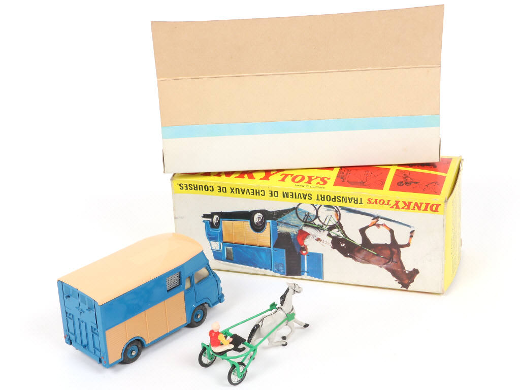 Lot 447 - DINKY TOYS (FRANCE) (1)