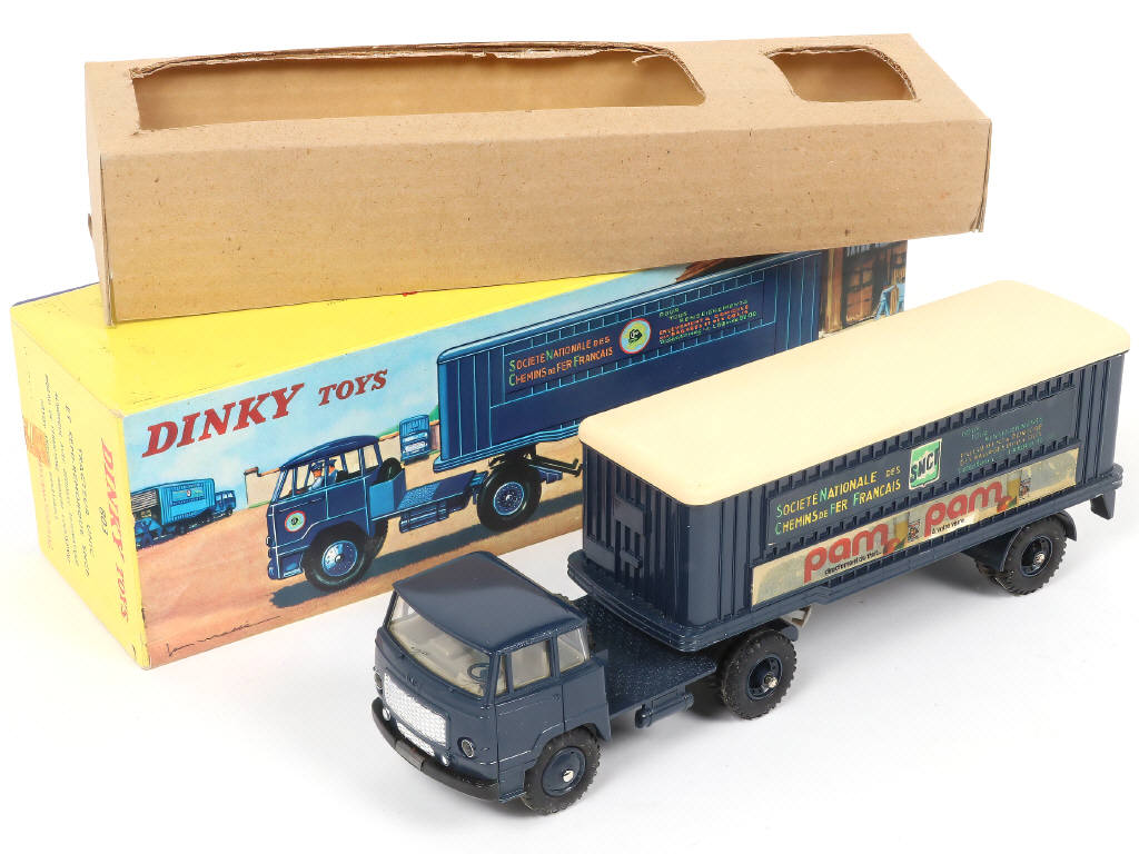 Lot 454 - DINKY TOYS (FRANCE) (1)