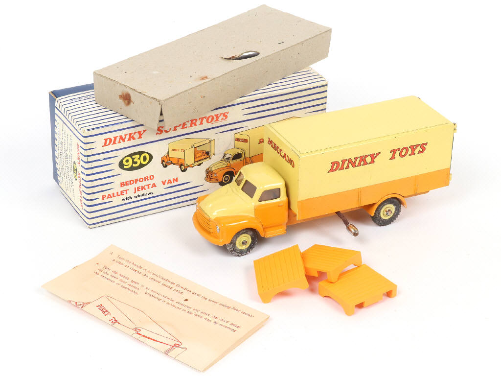 Lot 537 - DINKY TOYS (GB) (1)