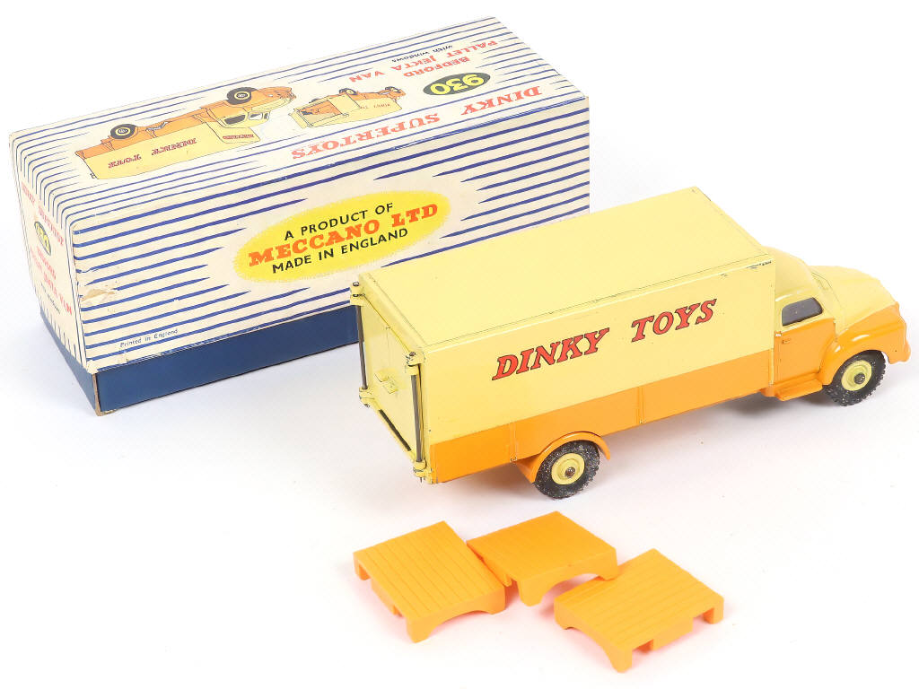 Lot 537 - DINKY TOYS (GB) (1)