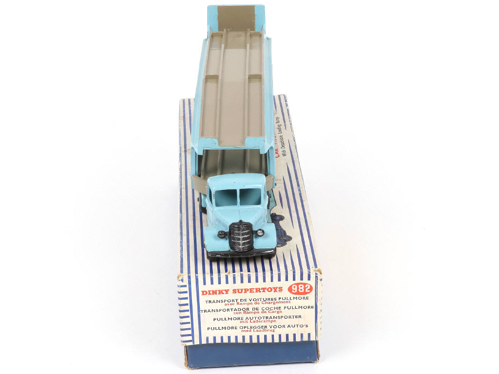 Lot 544 - DINKY TOYS (GB) (1)